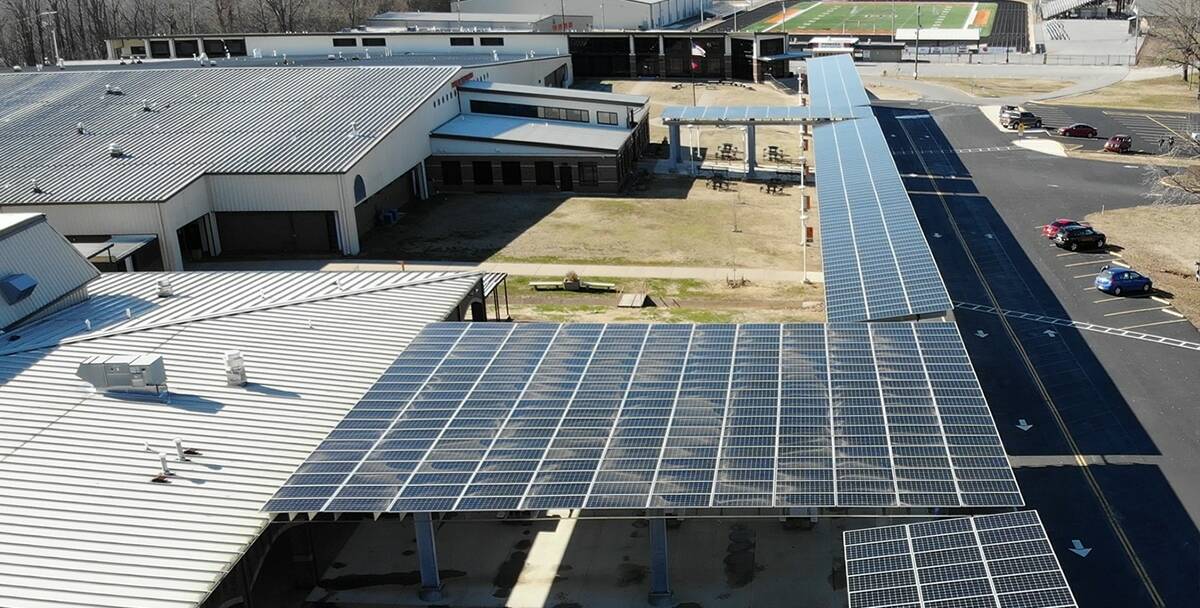 solarfive-blog-wie-erneuerbare-energien-schuldistrikte-retten-solaruberdachung