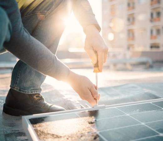 Groß (solar-panel-industrial-worker-and-construction-ha-2023-02-24-23-58-13-utc) Groß (solar-panel-industrial-worker-and-construction-ha-2023-02-24-23-58-13-utc)